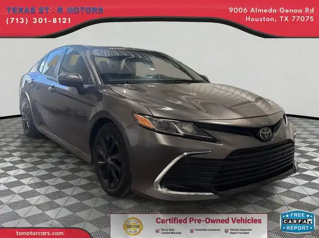 2024 Toyota Camry LE's photo
