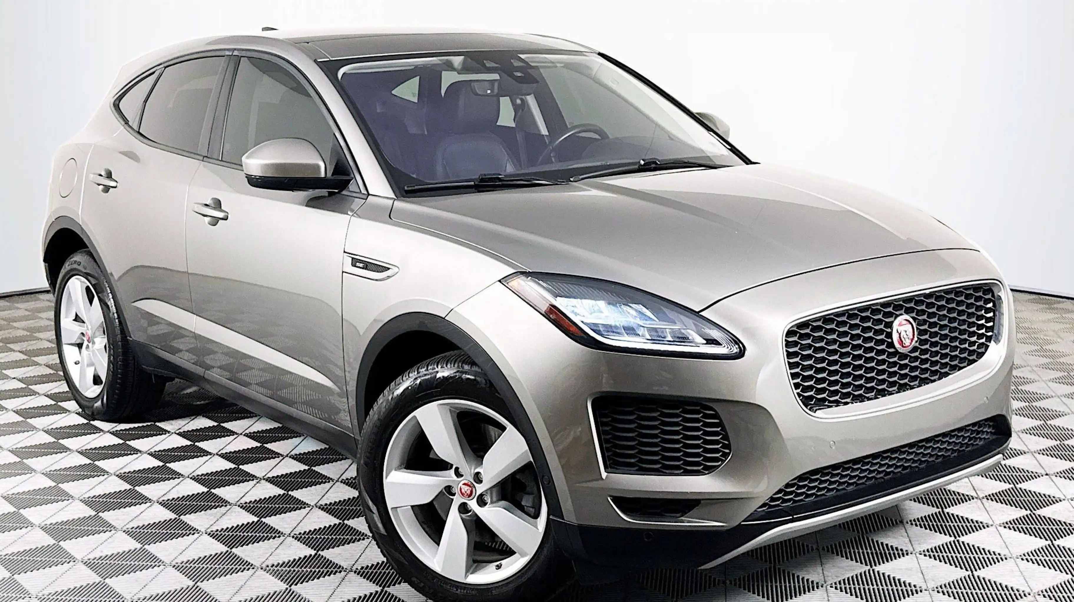 2020 Jaguar E-PACE P250 SE's photo