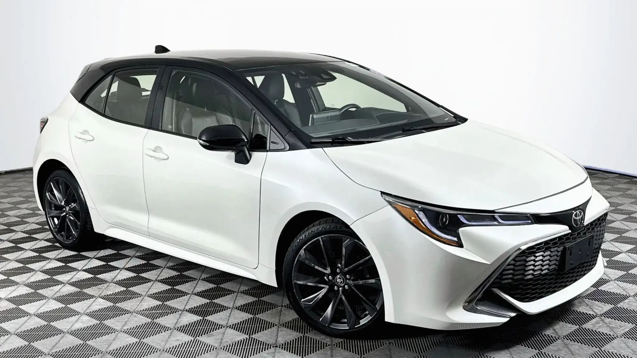 2020 Toyota Corolla XSE AT's photo