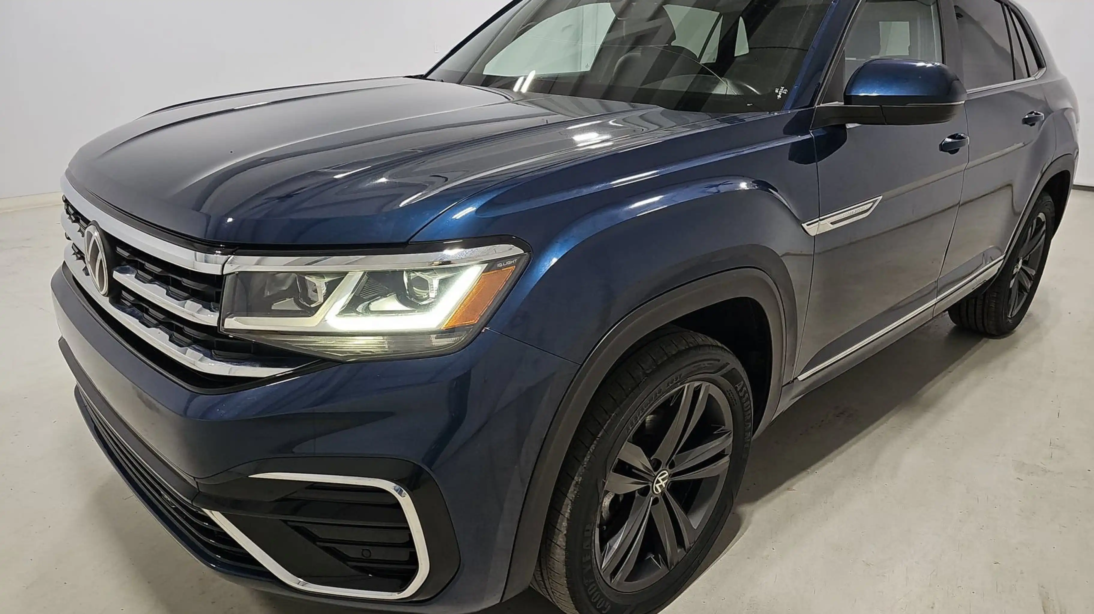 2021 Volkswagen Atlas Cross Sport 3.6L V6 SE w/Tech R-Line's photo