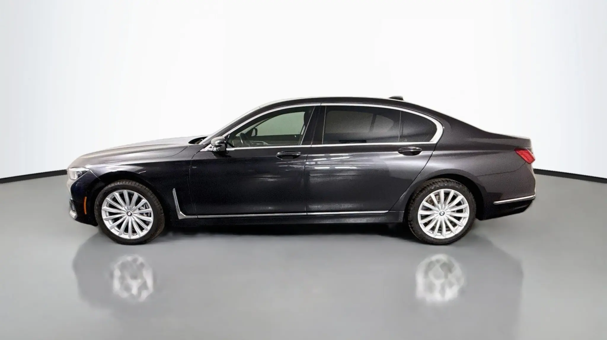 2022 BMW 7 Series 740i Sedan photo 4