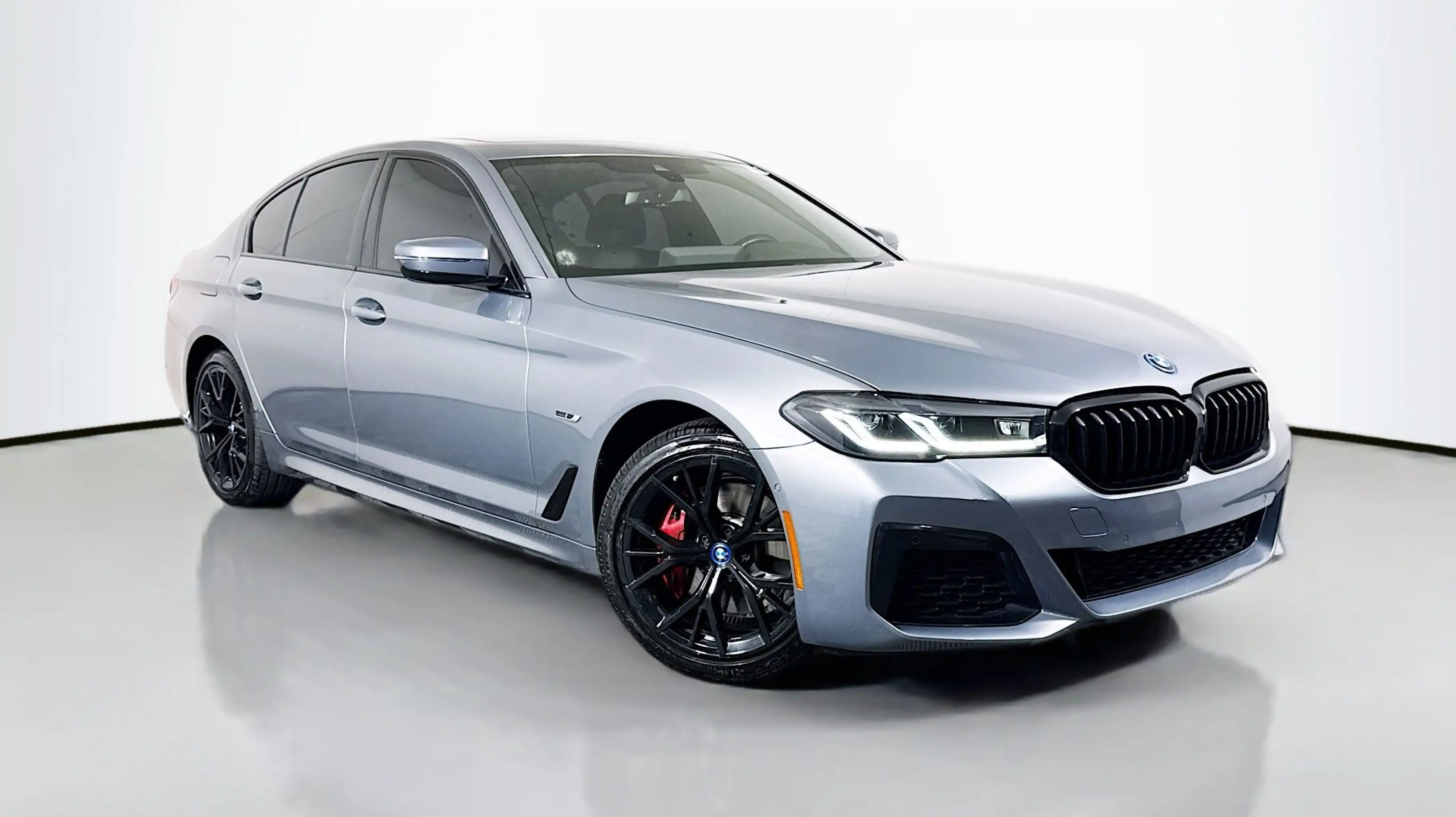 2023 BMW 5 Series 530e iPerformance Sedan's photo