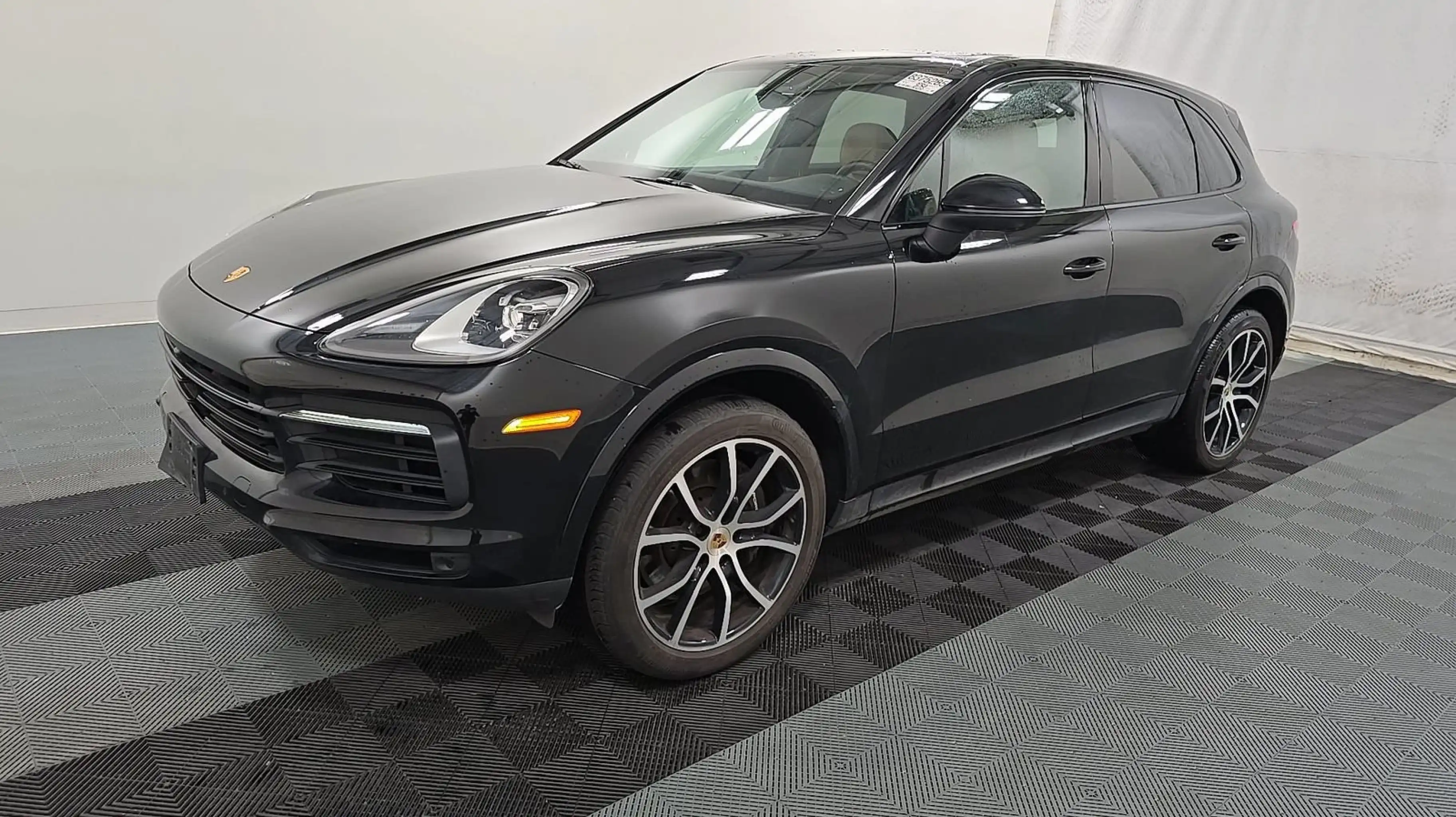 2023 Porsche Cayenne Platinum Edition's photo
