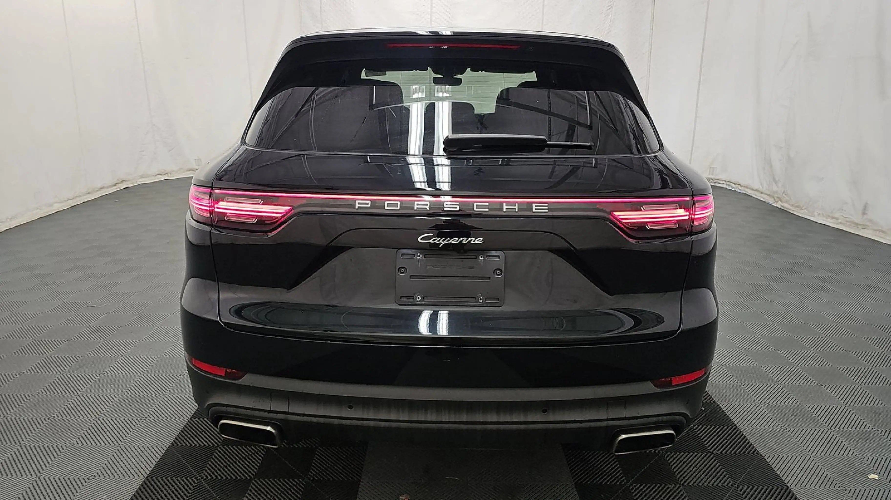 2023 Porsche Cayenne Platinum Edition photo 5