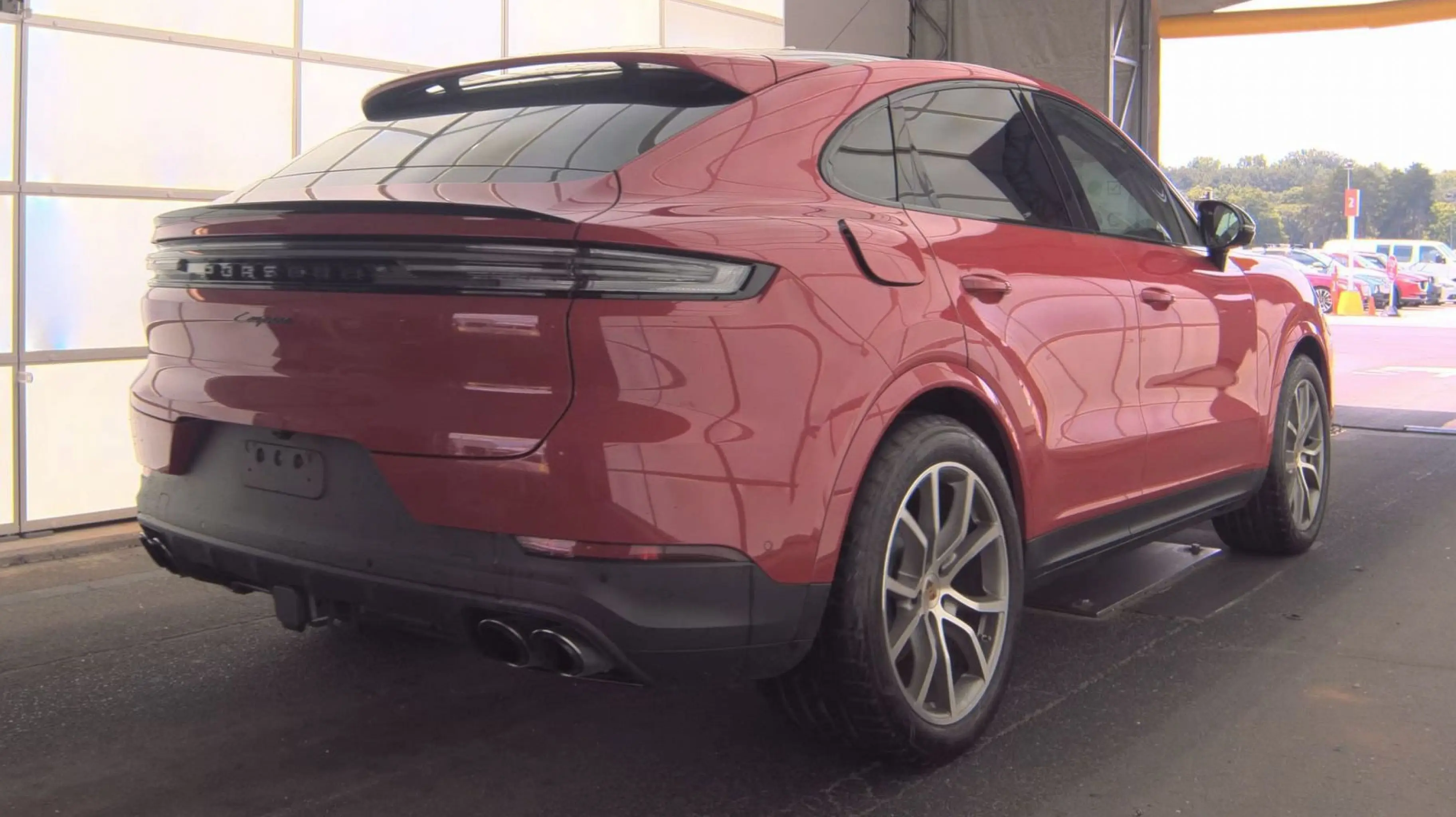 2024 Porsche Cayenne Base photo 5