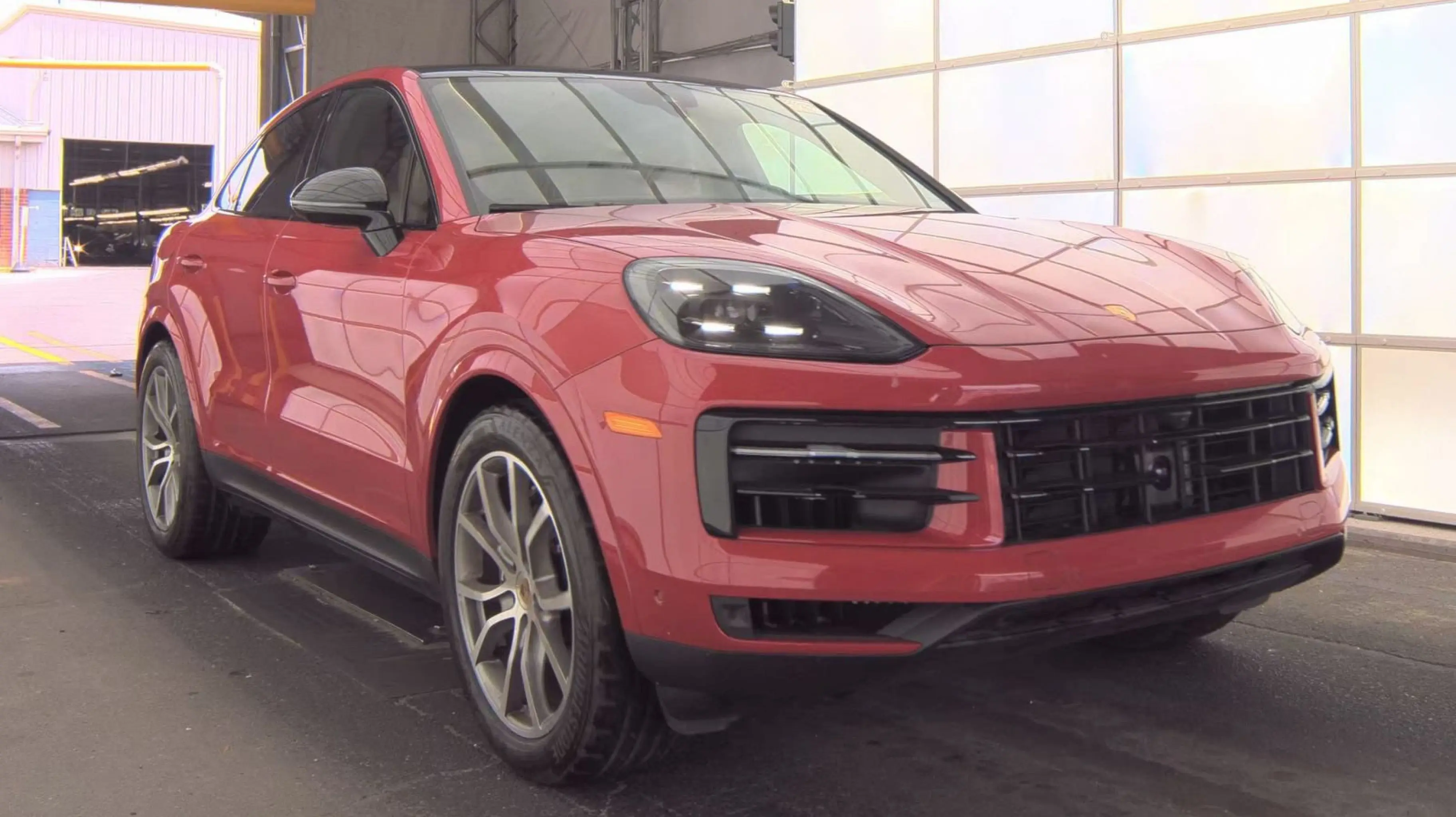 2024 Porsche Cayenne Base photo 4