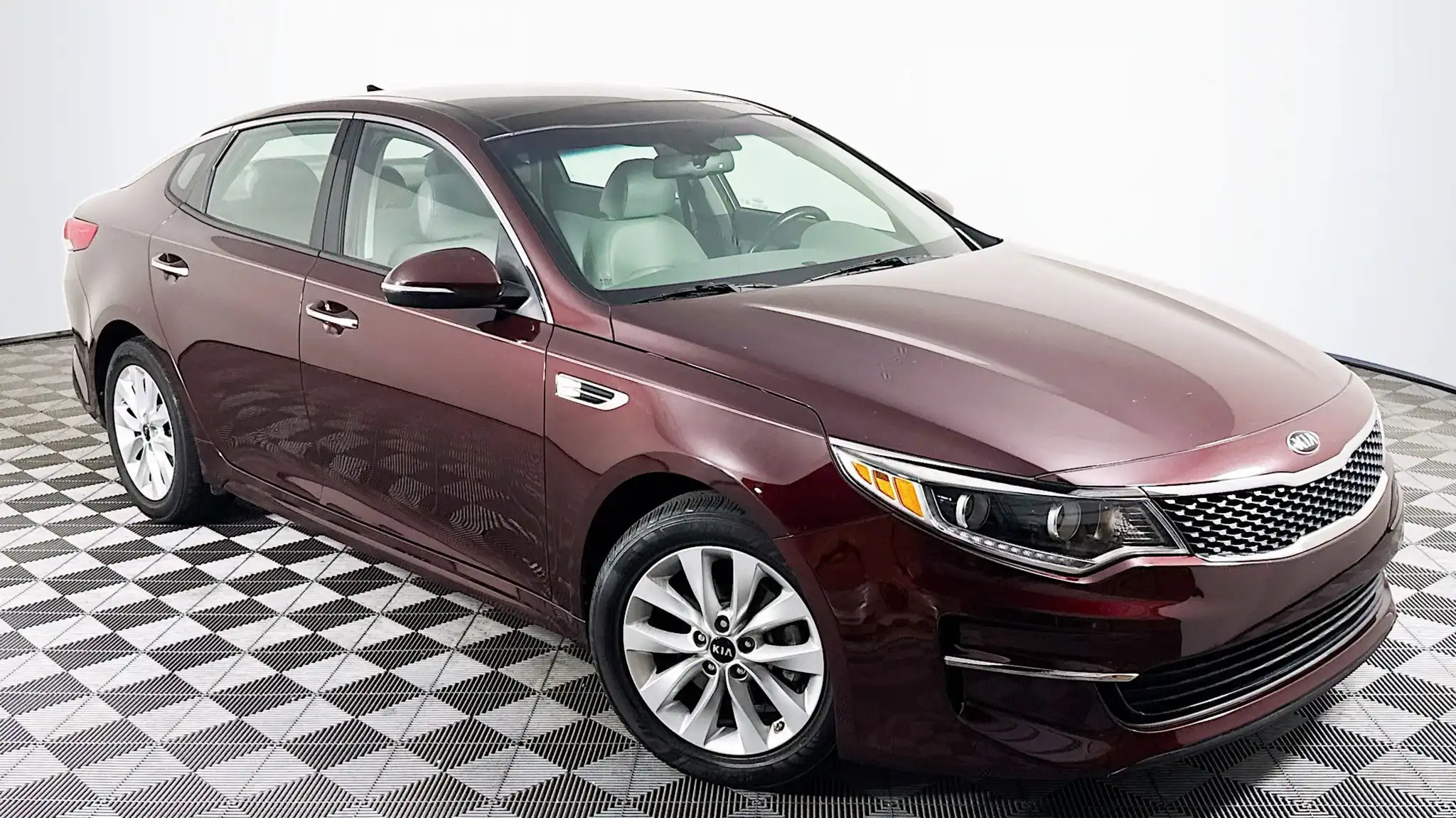 2016 Kia Optima EX AT's photo