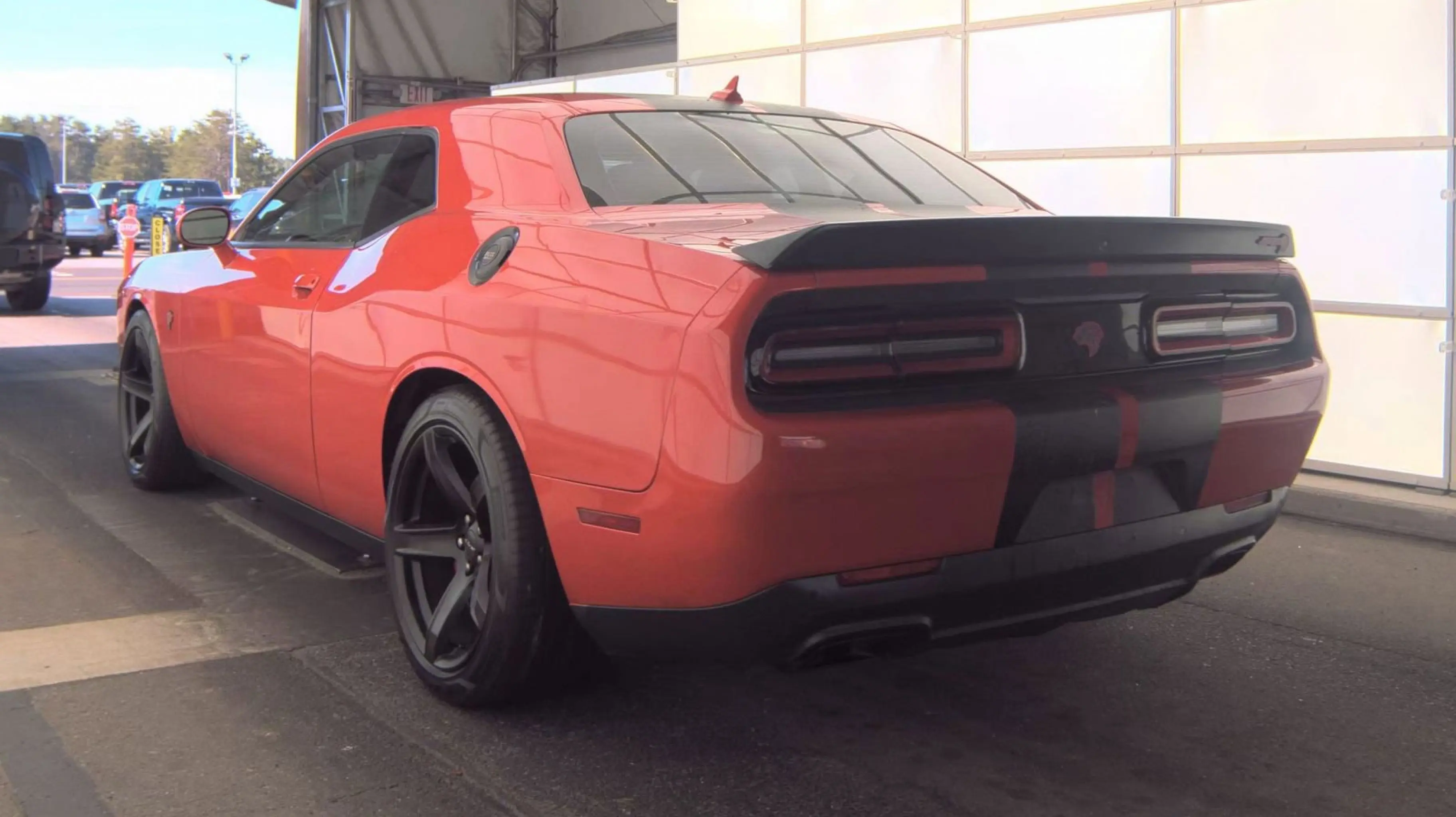 2016 Dodge Challenger SRT Hellcat photo 4