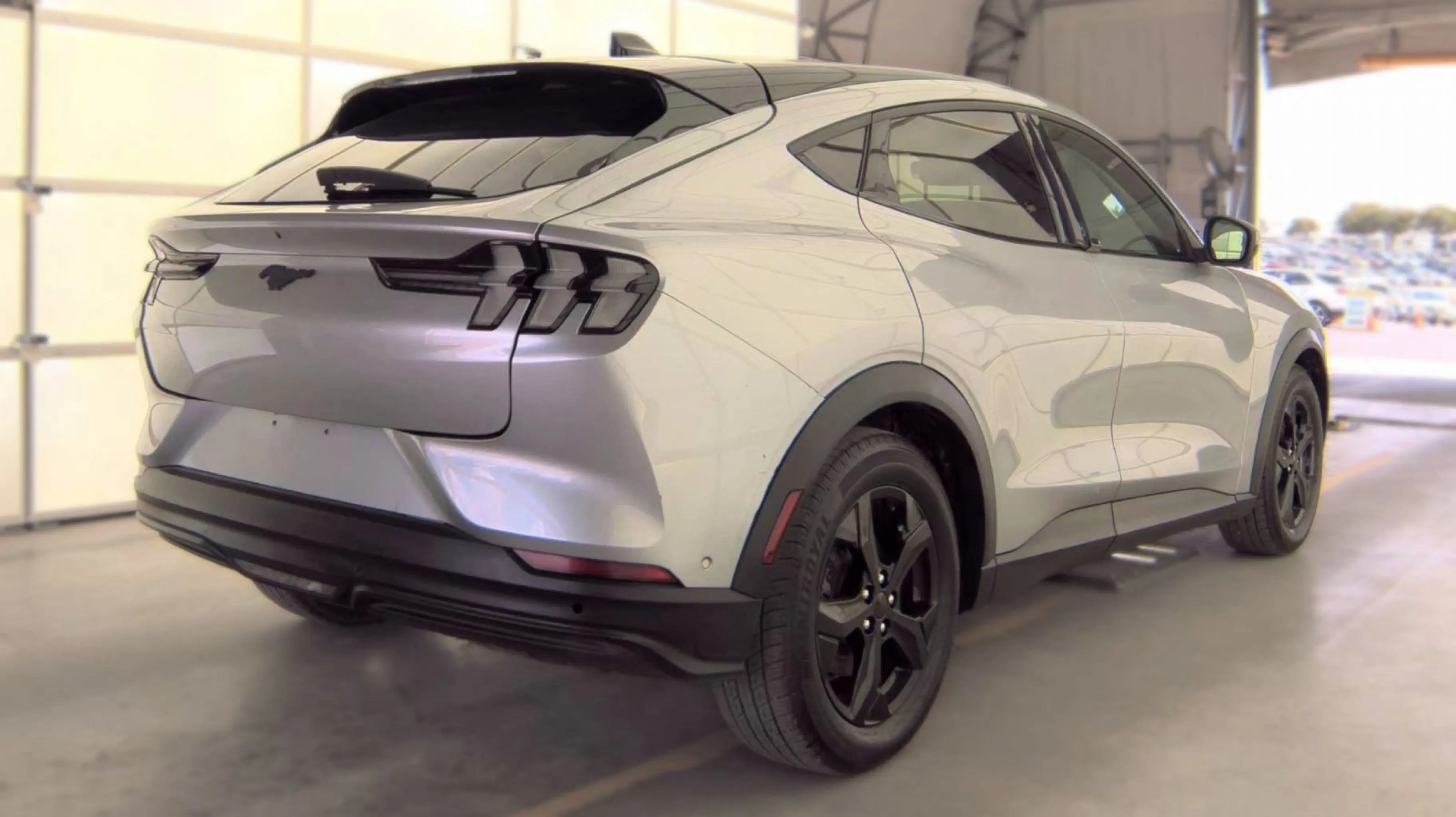2021 Ford Mustang-Mach-e Select photo 3