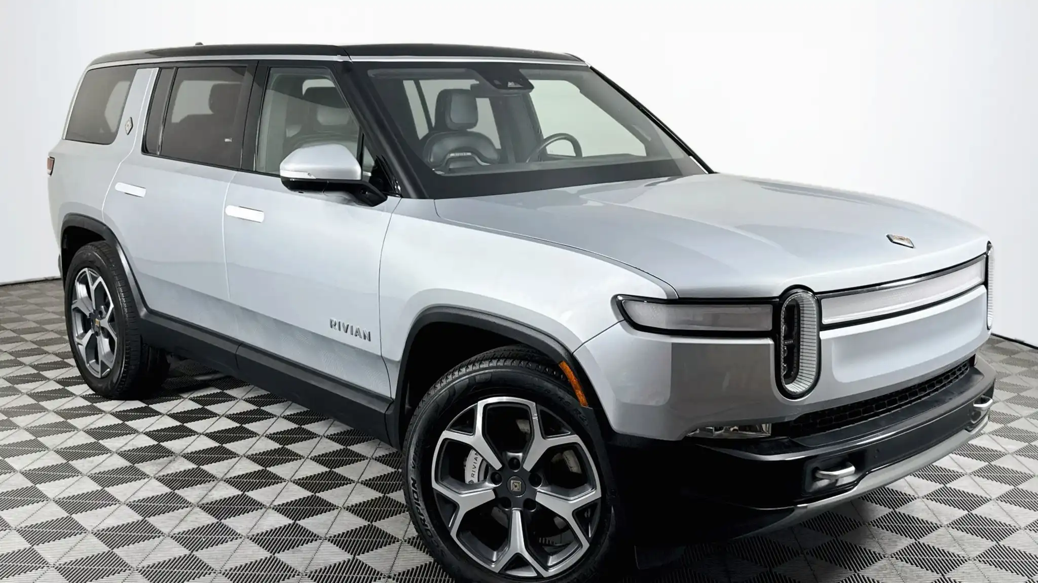2024 Rivian R1S Adventure Dual-Motor Standard Pack's photo