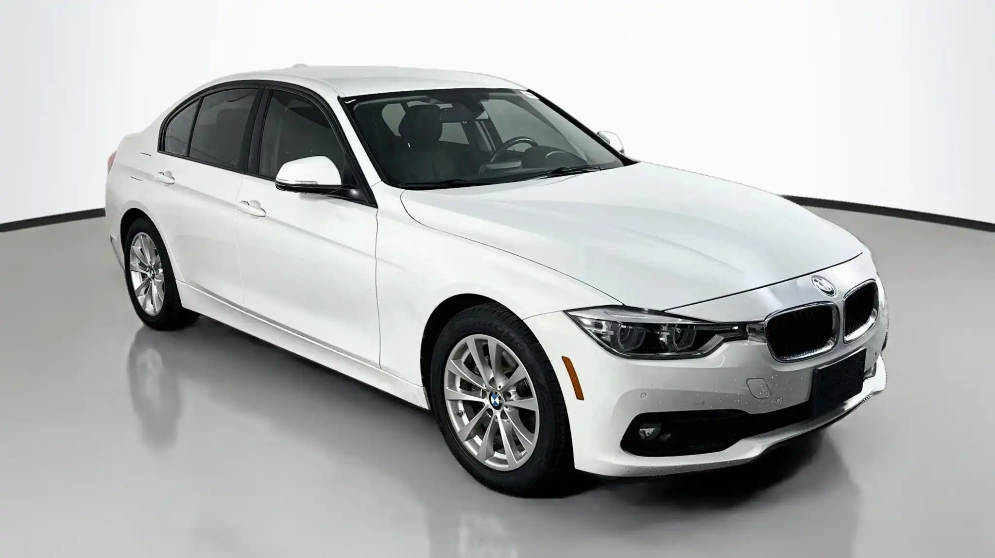2018 BMW 3 Series 320i Sedan's photo