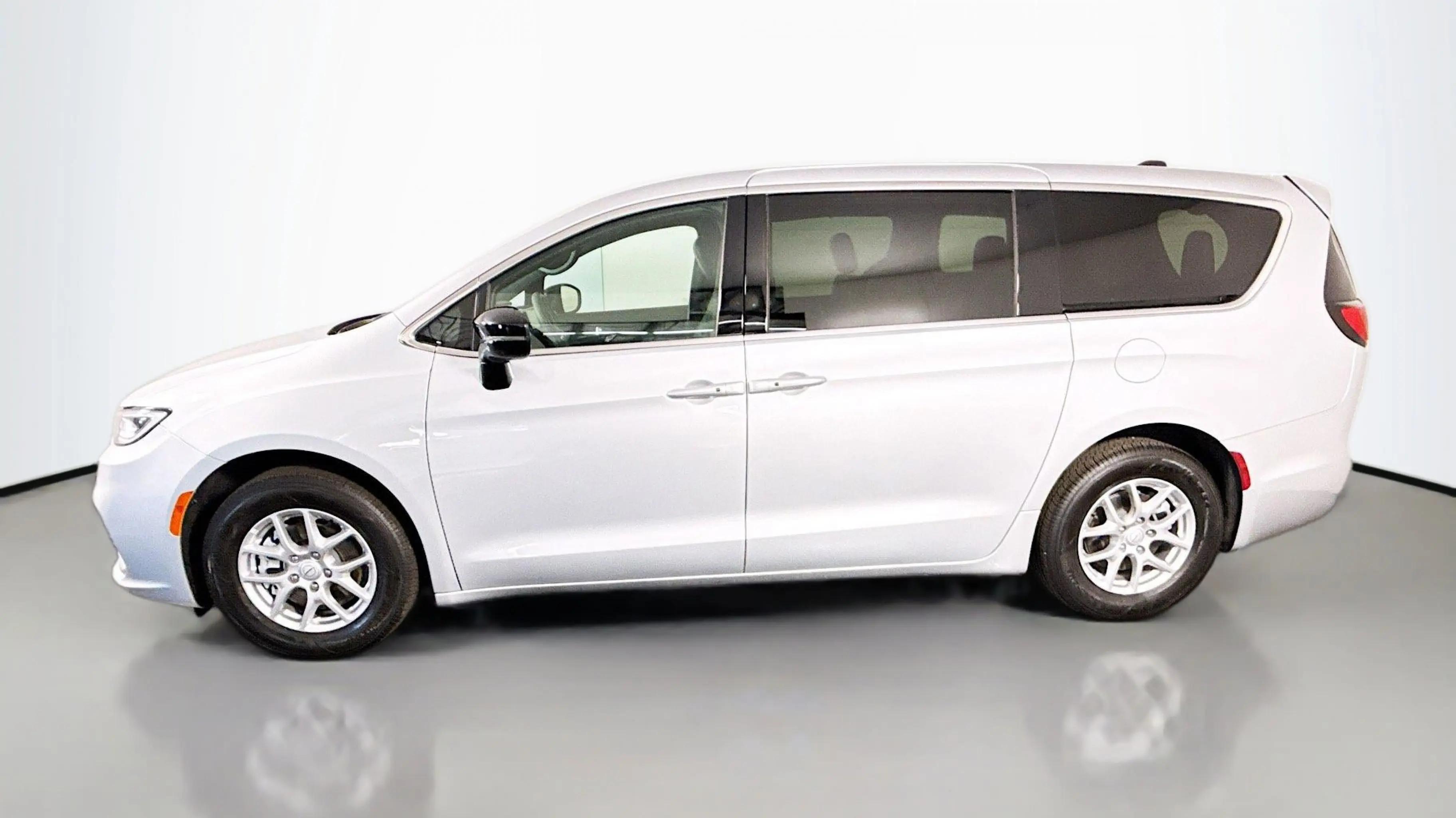 2026 Chrysler Pacifica Select photo 4