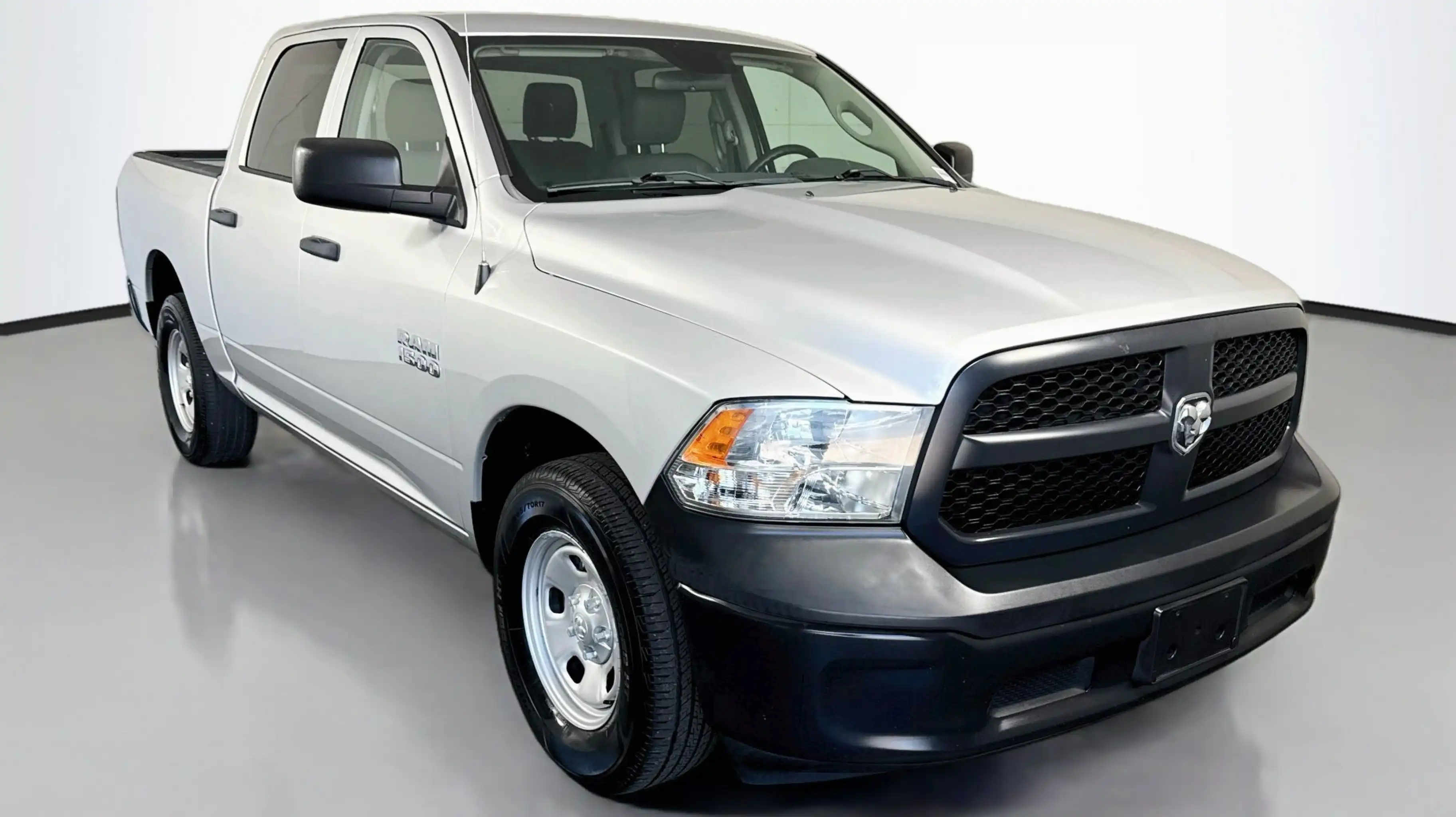2018 RAM 1500 Tradesman Crew Cab 5'7's photo