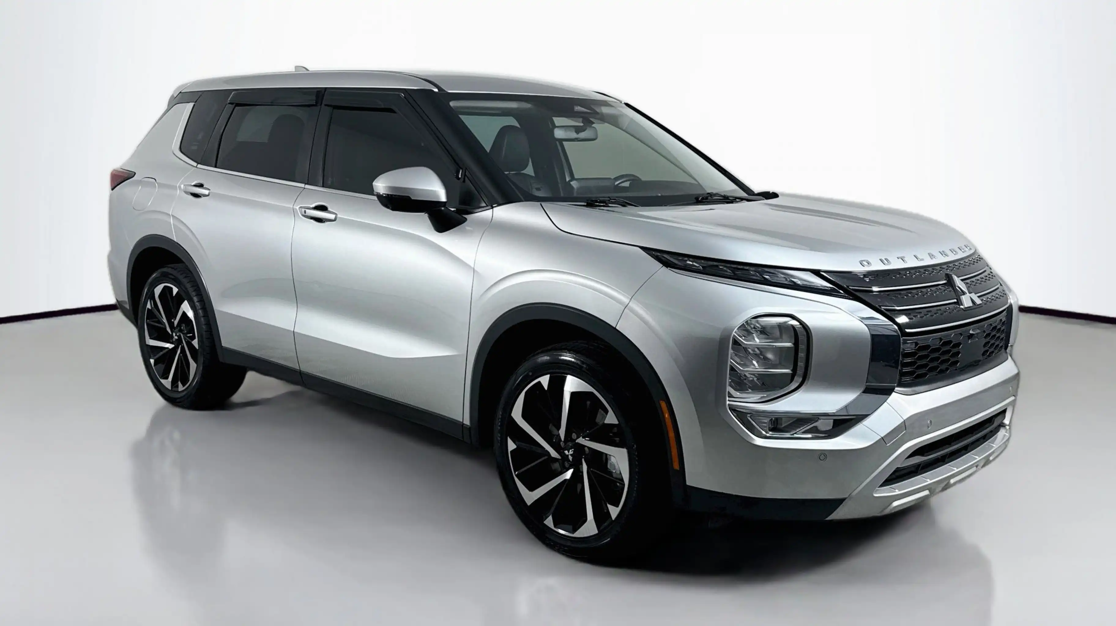 2023 Mitsubishi Outlander SE 2WD's photo