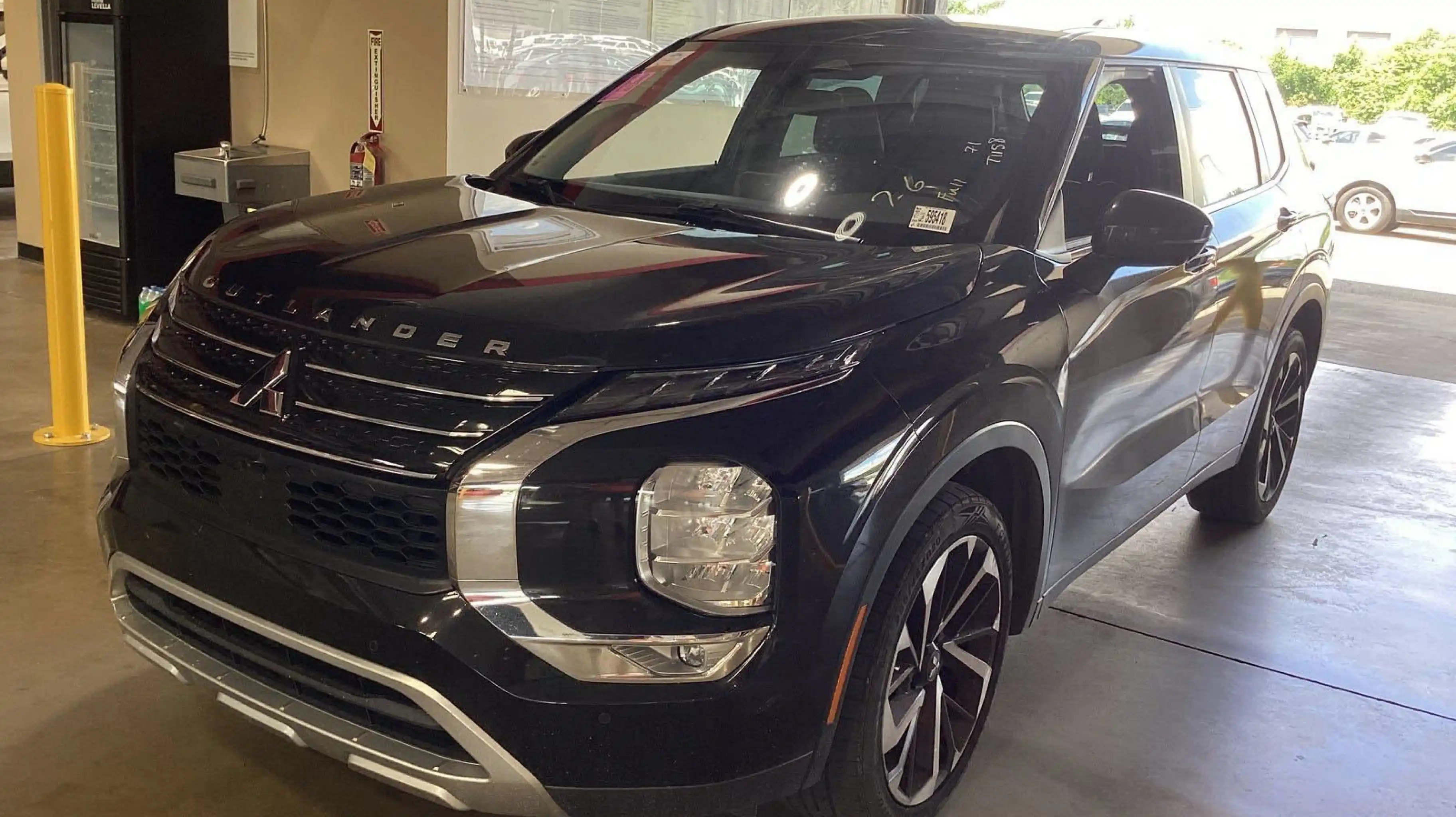 2023 Mitsubishi Outlander SE 2WD's photo