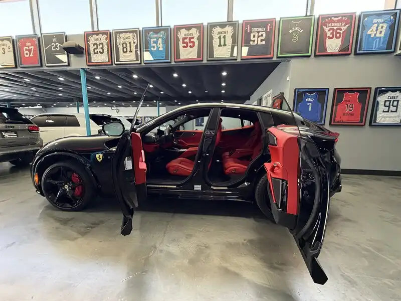2026 Ferrari Purosangue Base's photo