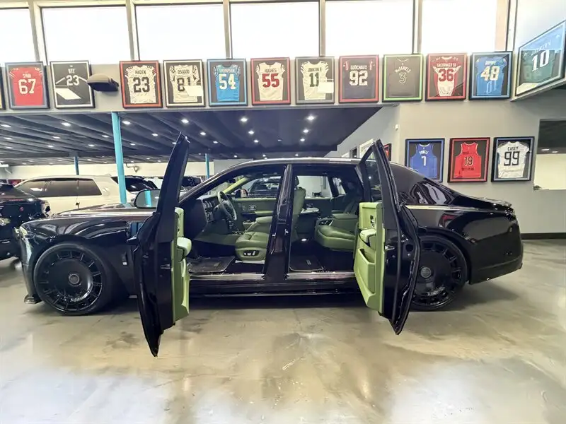 2023 Rolls-Royce Phantom Base's photo