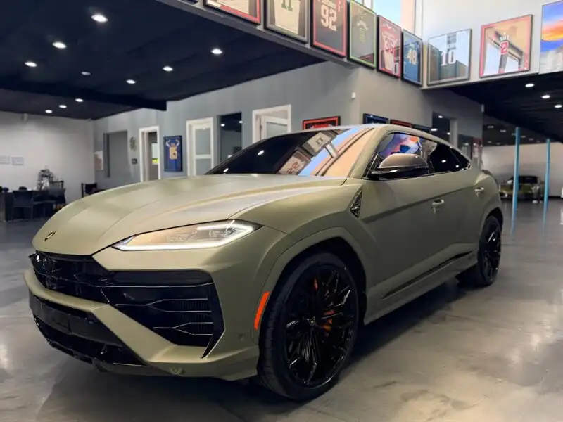 2025 Lamborghini Urus 4.0 V8 PHEV SE's photo