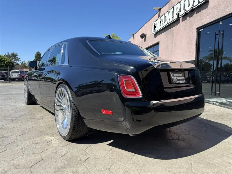 2027 Rolls-Royce Phantom Base photo 4