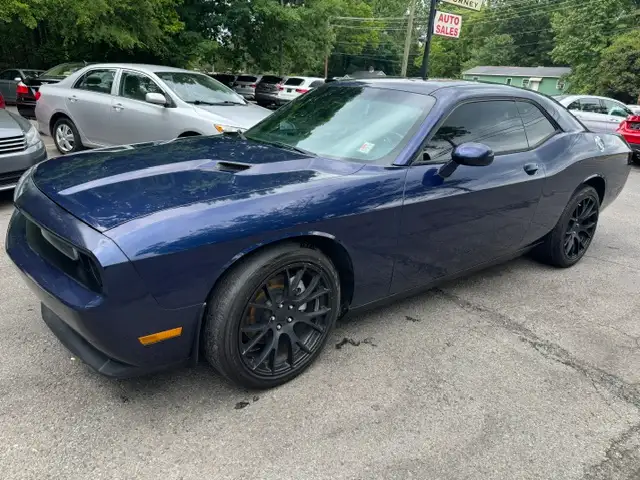 2014 Dodge Challenger SXT Plus's photo
