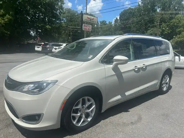 2019 Chrysler Pacifica Touring L Plus's photo