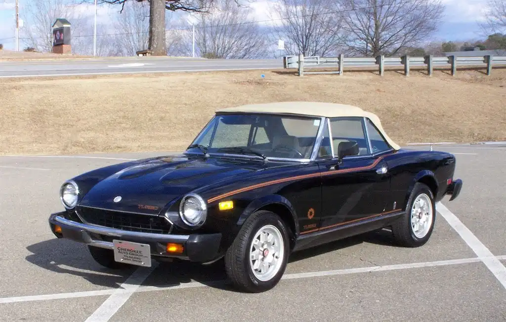 1982 FIAT 124 Spider's photo