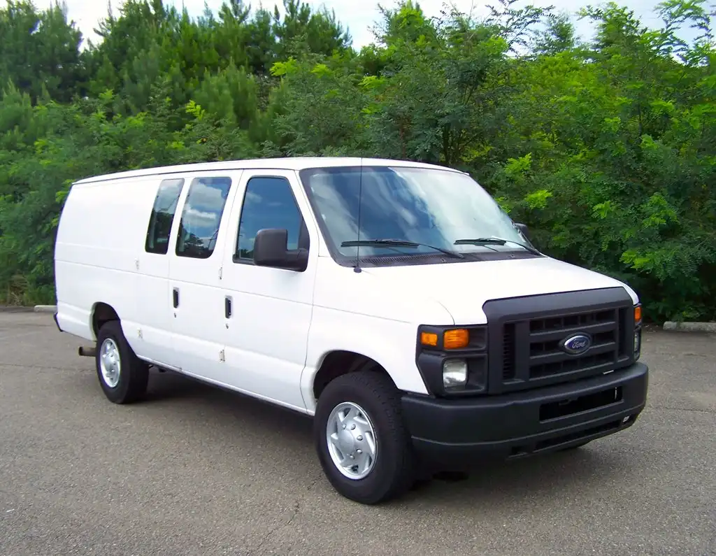 2010 Ford E-Series E-350 Super Duty Extended's photo