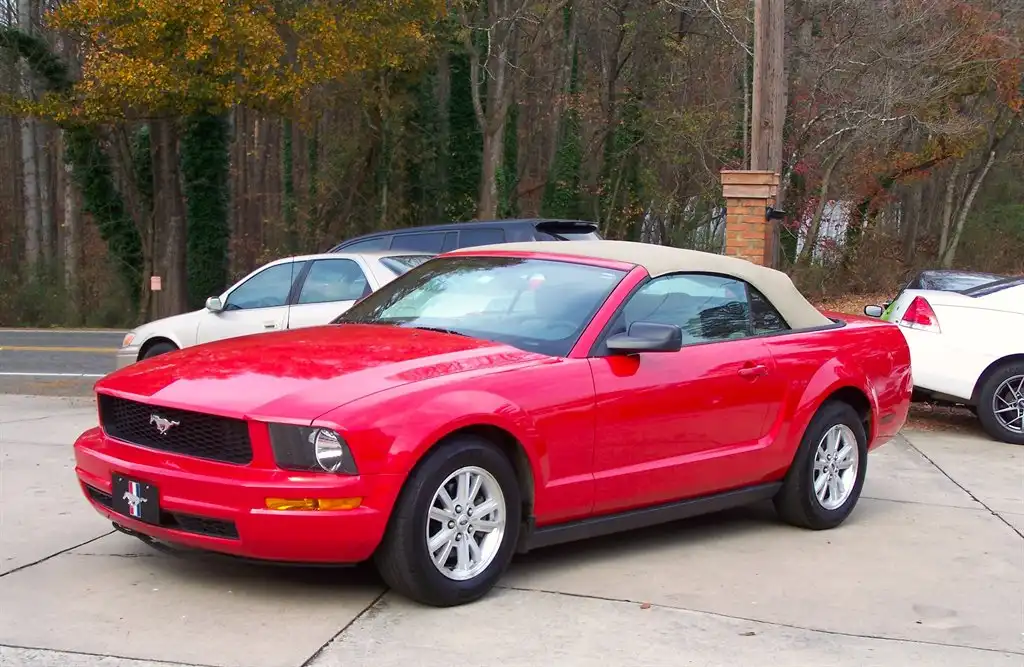 2007 Ford Mustang V6 Premium's photo