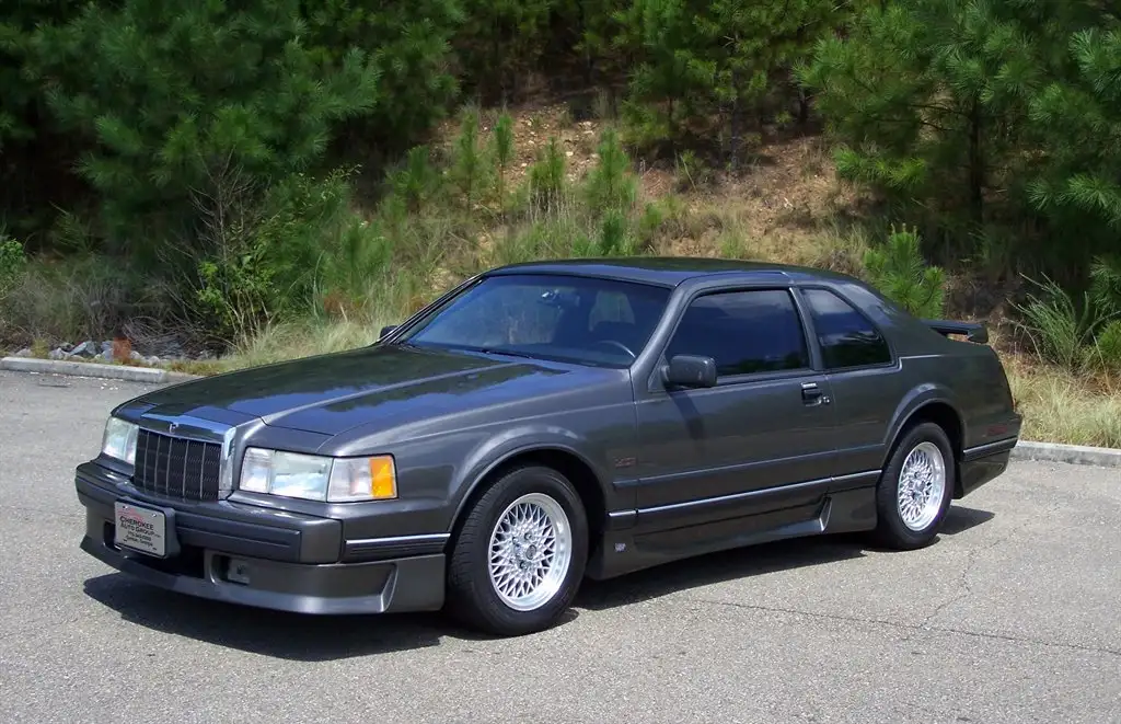 1990 Lincoln Mark's photo