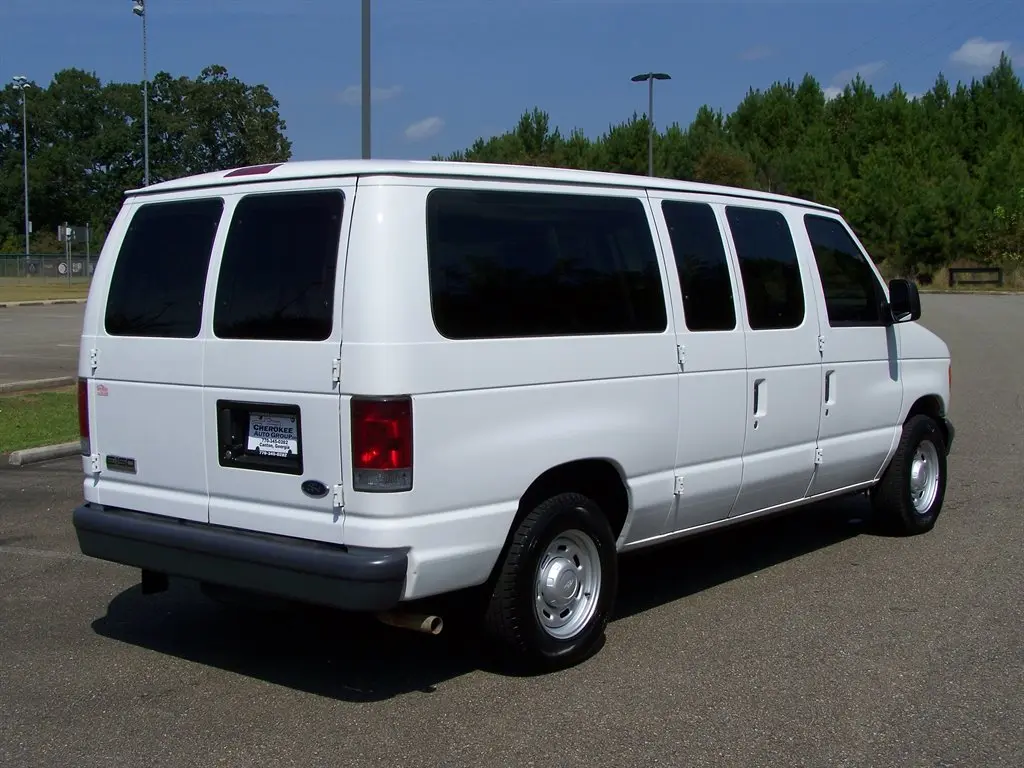2006 Ford E-Series XL E-150 photo 4