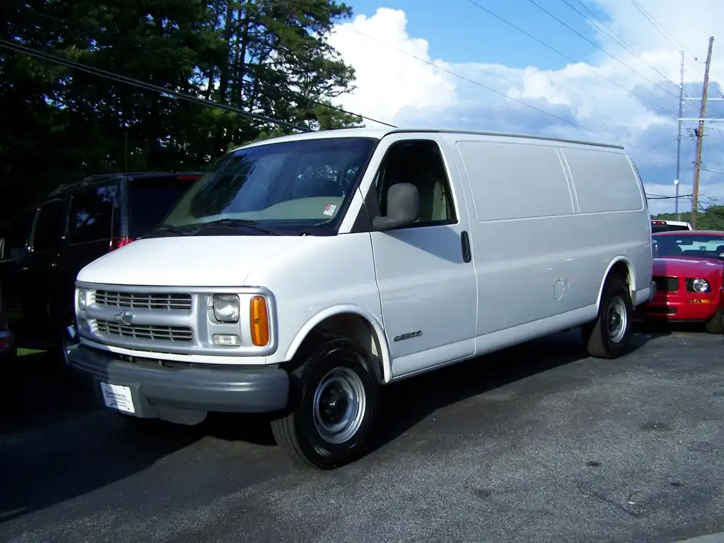 2002 Chevrolet Express 3500 Extended's photo
