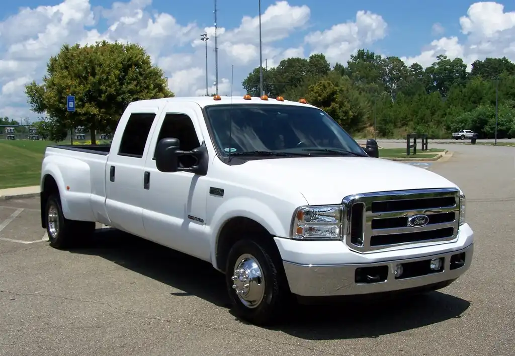 2000 Ford F-350 XL Crew Cab SWB DRW's photo