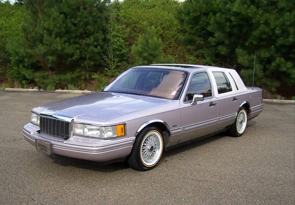 1991 Lincoln Town Car's photo