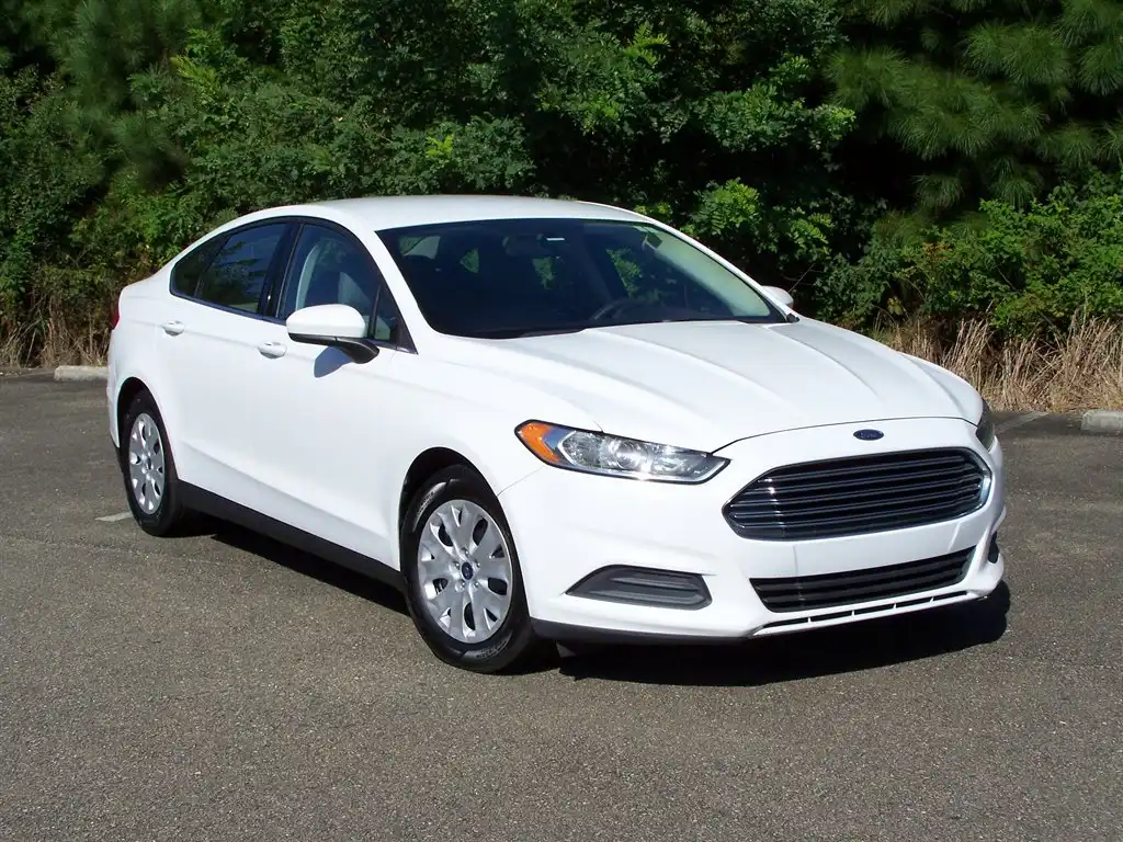 2014 Ford Fusion S FWD I4's photo