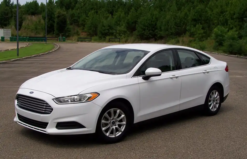 2015 Ford Fusion S FWD's photo