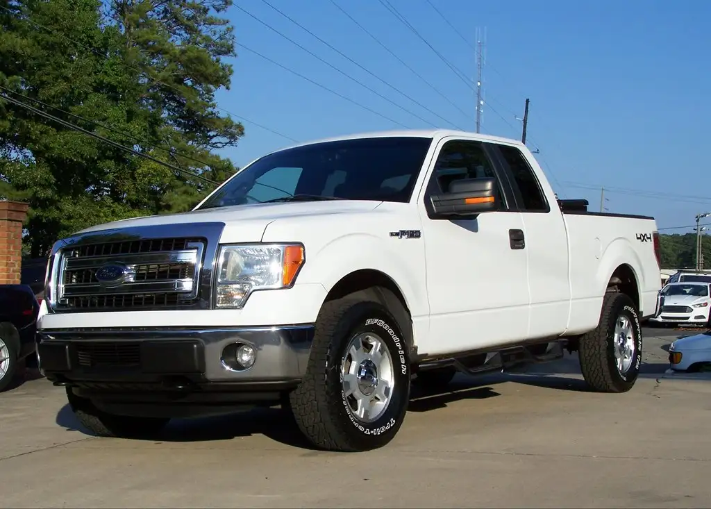 2014 Ford F-150 XLT 4WD SuperCab 145 in's photo
