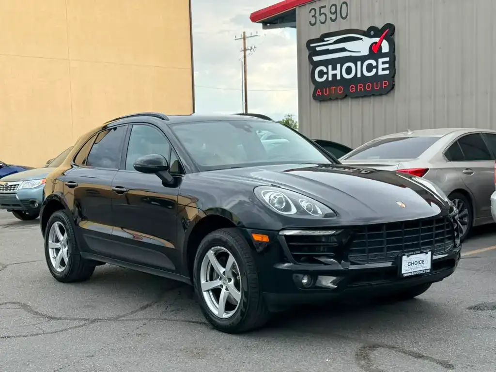 2017 Porsche Macan Base's photo
