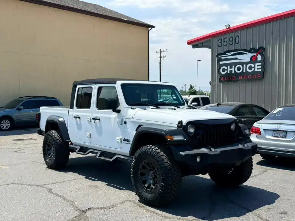 2020 Jeep Gladiator Sport S's photo