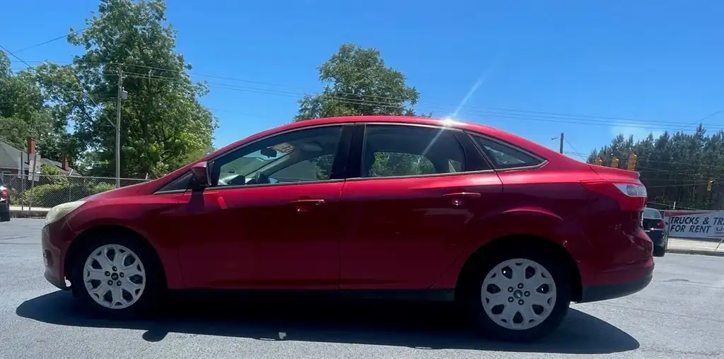 2012 Ford Focus Sedan SE's photo