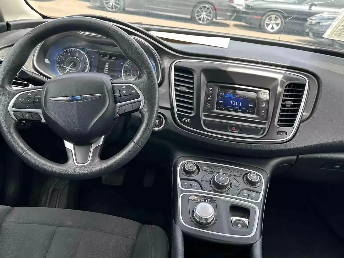 2016 Chrysler 200 Limited photo 5