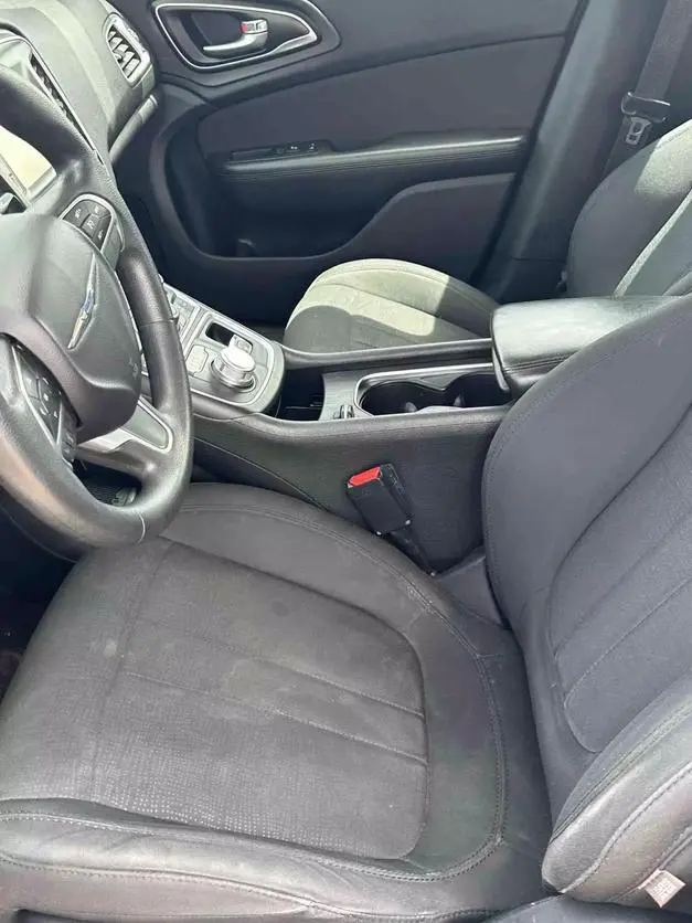 2016 Chrysler 200 Limited photo 4