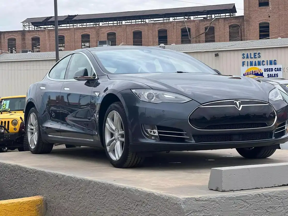 2015 Tesla Model S 85's photo