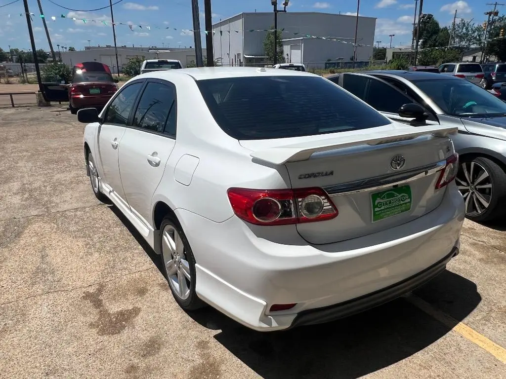 2013 Toyota Corolla S AT photo 4