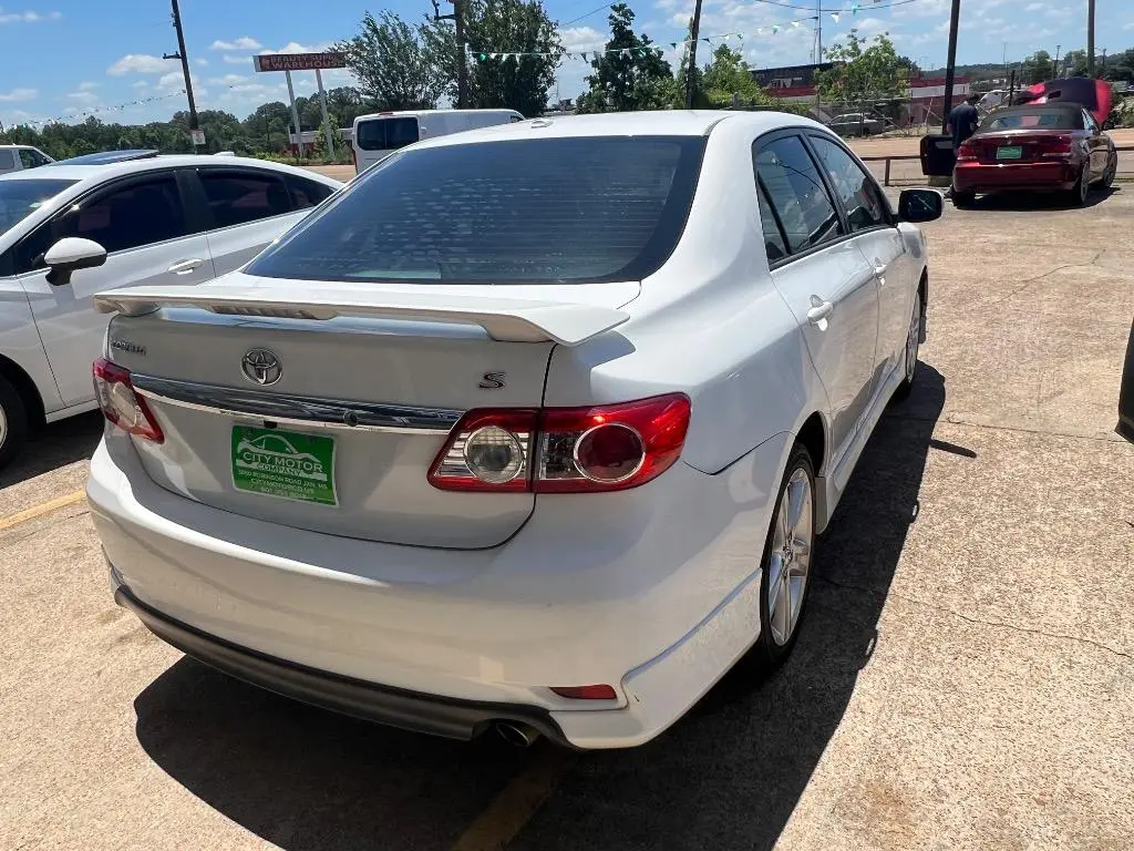 2013 Toyota Corolla S AT photo 3