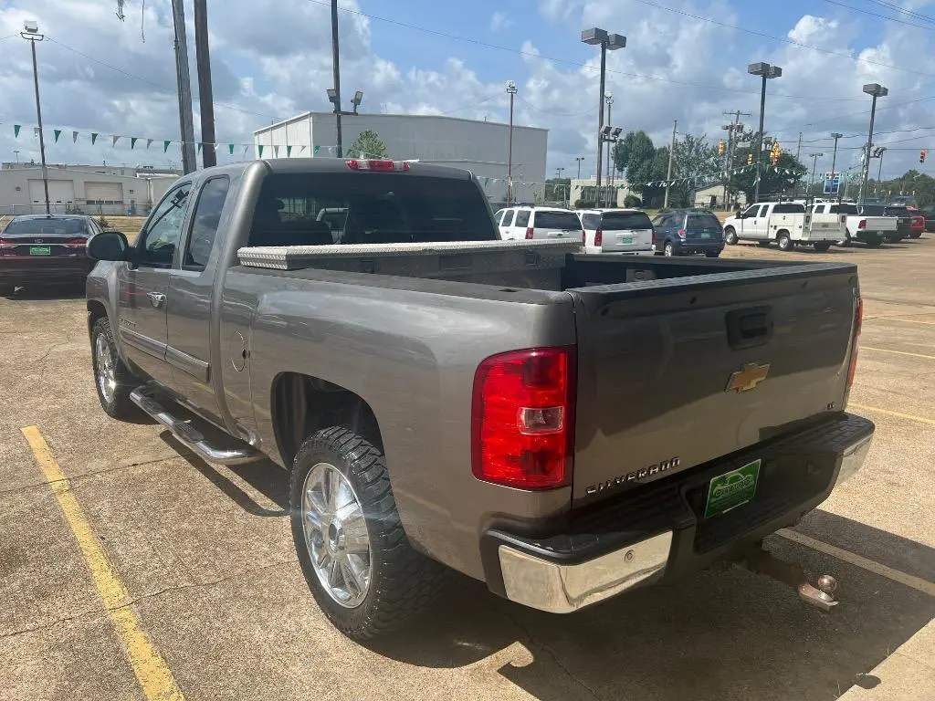2012 Chevrolet Silverado 1500 LT Extended Cab LWB photo 4