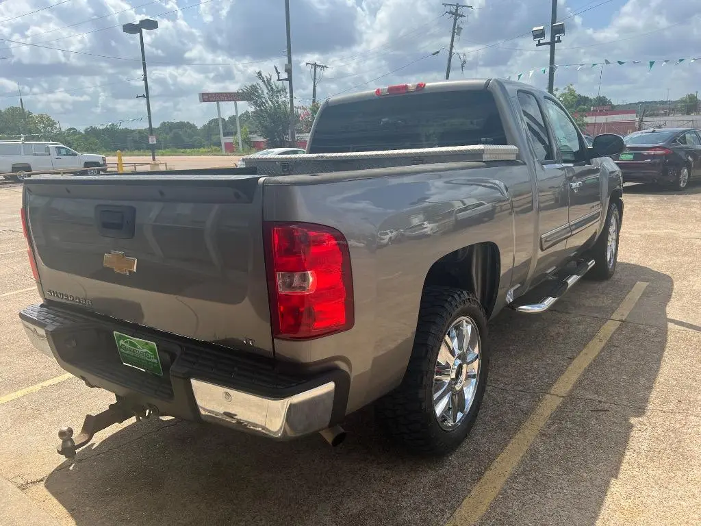 2012 Chevrolet Silverado 1500 LT Extended Cab LWB photo 3