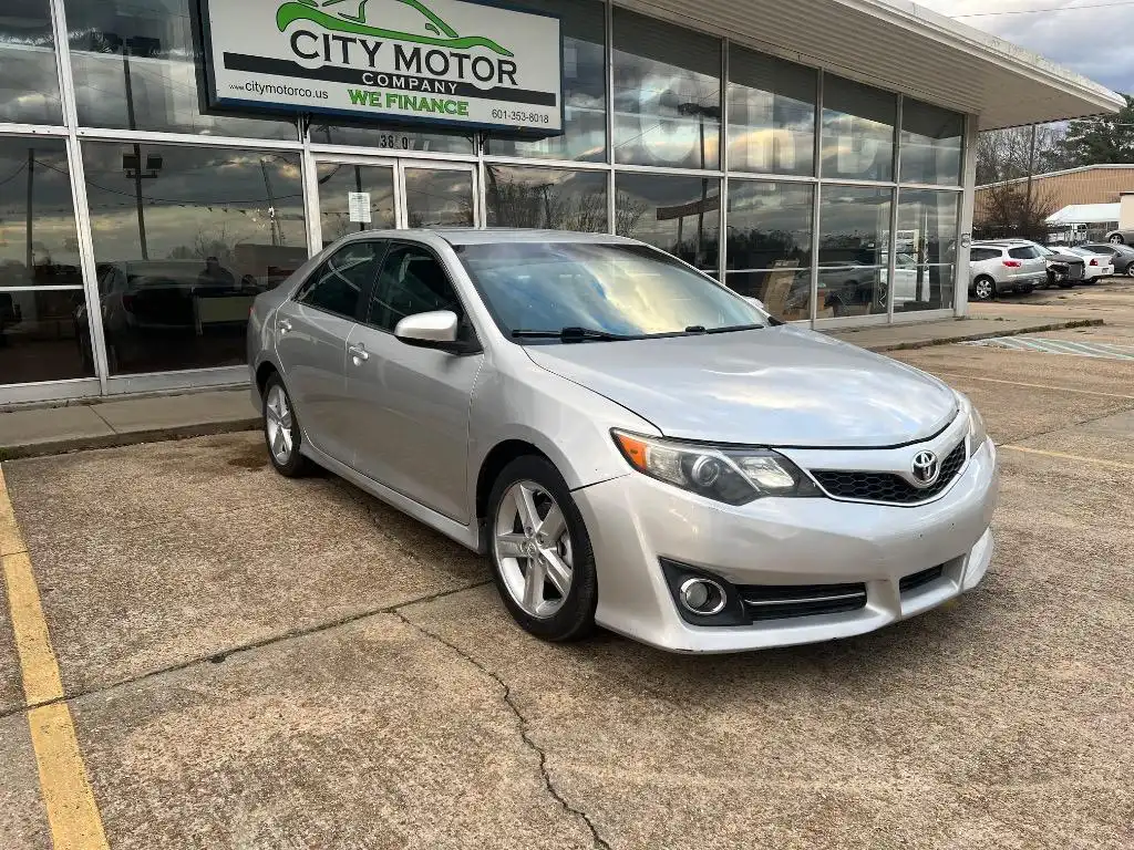 2014 Toyota Camry 2.5 Auto SE's photo