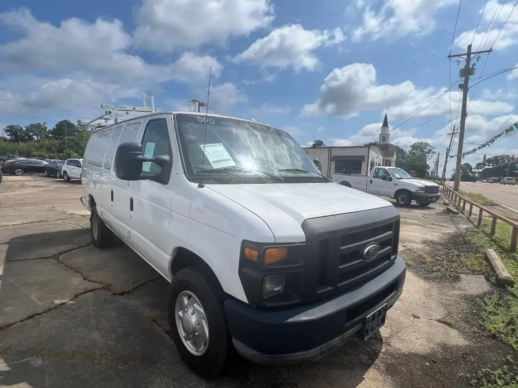 2011 Ford E-Series E-350 Super Duty Extended photo 1