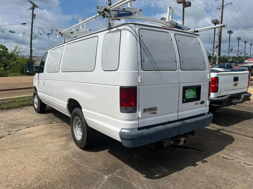 2011 Ford E-Series E-350 Super Duty Extended photo 3