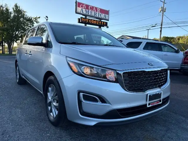 2020 Kia Sedona LX's photo